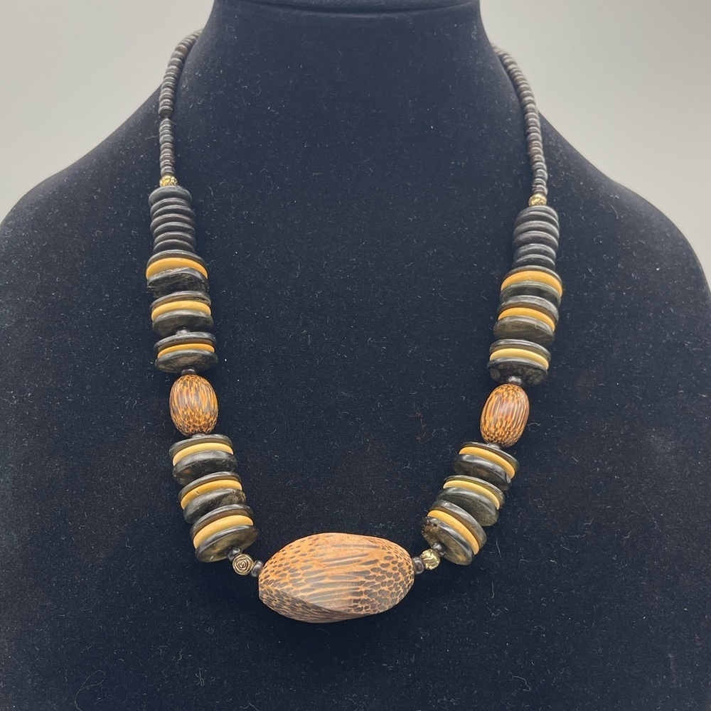 Elegant Black and Brown wooden Necklace